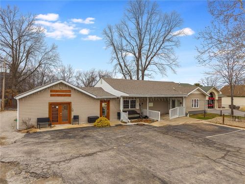 16716 E Us 40 Highway, Independence, MO, 64055 | Card Image