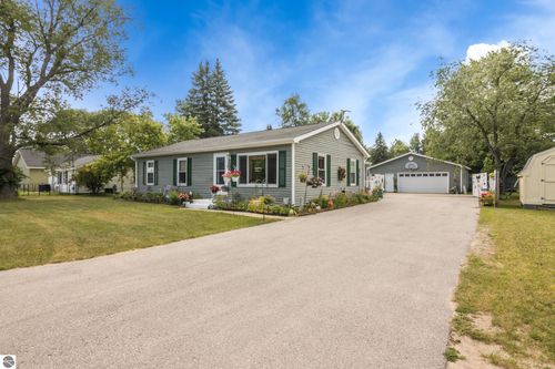 211 Division St, Kalkaska, MI, 49646-9444 | Card Image