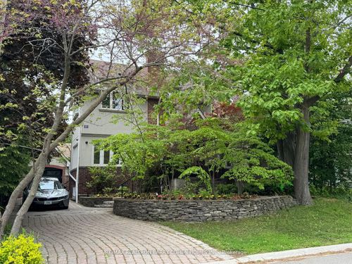 32 Beechwood Ave, York, ON, M6N4T1 | Card Image