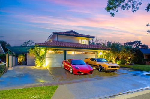 2718 S Linwood Ave, Santa Ana, CA, 92705-4325 | Card Image