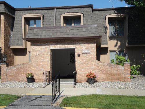 k8-8805 Janeway Ct, Munster, IN, 46321-2356 | Card Image