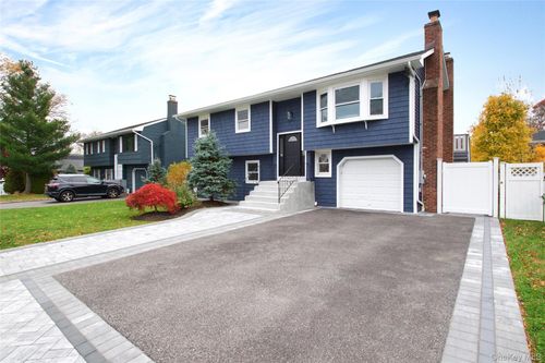 26 Norwich St, S Huntington, NY, 11746-8429 | Card Image