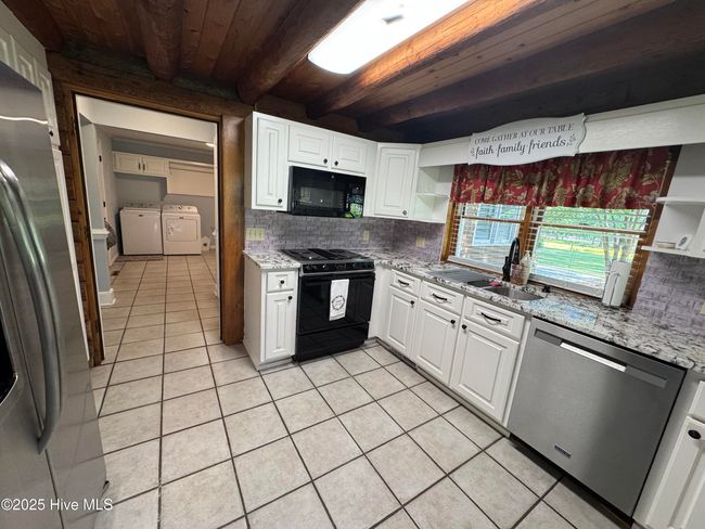 4040 N Nc 903 Hwy, House other with 4 bedrooms, 6 bathrooms and 3 parking in Albertson NC | Image 36