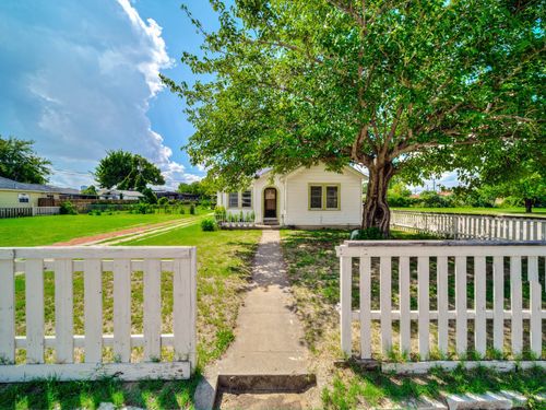 617 Blandin St, Fort Worth, TX, 76111-2402 | Card Image