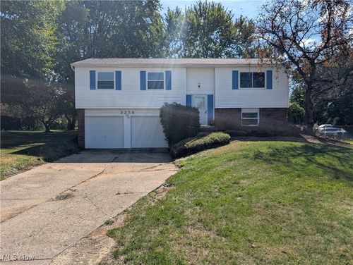 3258 Van Buren Dr, Brunswick, OH, 44212-3771 | Card Image