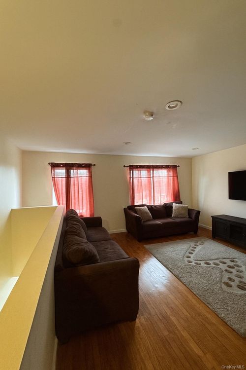 472 Sutter Ave, Brooklyn, NY, 11207-3927 | Card Image