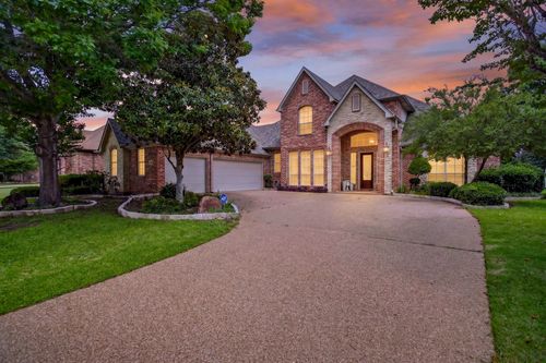 865 Thomas Crossing Dr, Burleson, TX, 76028-3207 | Card Image