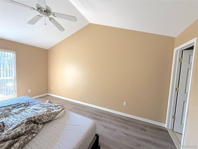 Master Bedroom Suite with Walk-in closet | Image 5