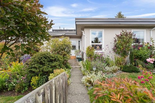 7-3060 Harriet Rd, Saanich, BC, V9A1T5 | Card Image