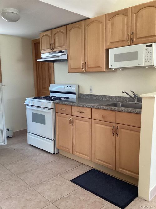 638 Concord Ave, Williston Park, NY, 11596-1531 | Card Image