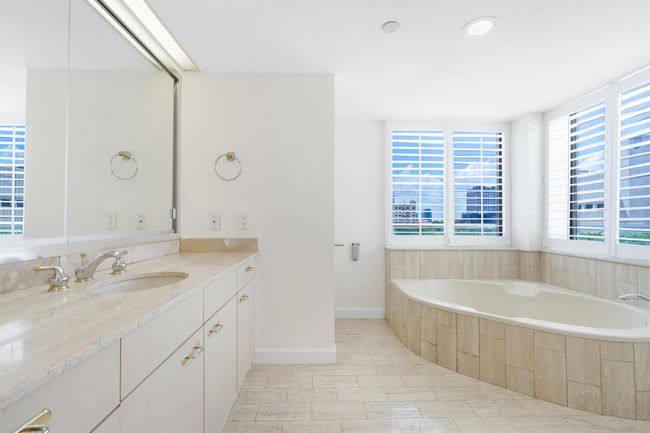 APT-6E - 529 S Flagler Dr, Condo with 2 bedrooms, 3 bathrooms and null parking in West Palm Beach FL | Image 18