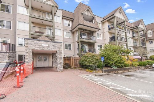 212-12083 92a Ave, Surrey, BC, V3V8C8 | Card Image