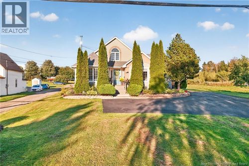 218 Riverside Dr, House with 5 bedrooms, 4 bathrooms and null parking in Shediac NB | Card Image