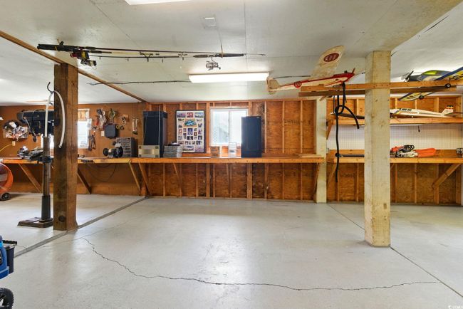 Garage with a workshop area | Image 35
