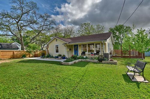 905 Clinton St, Brenham, TX, 77833-3719 | Card Image