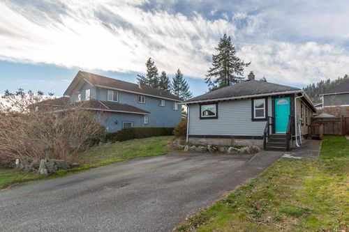 8131 Coleman St, Mission, BC, V2V6R6 | Card Image