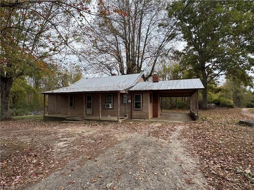 3016 S Center Church Rd, Thurmond, NC, 28683-9642 | Card Image