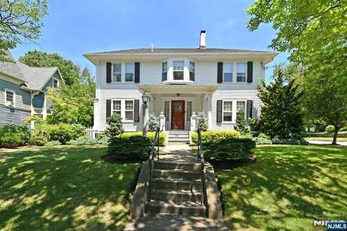 145 Park Ave, Leonia, NJ, 07605-2011 | Card Image