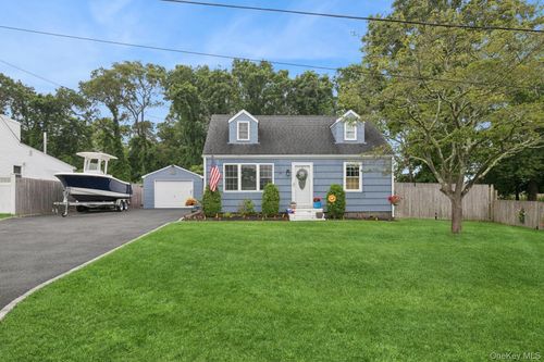 10 Elm St, East Patchogue, NY, 11772-5757 | Card Image