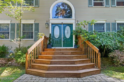 104 Winding Brook Dr, Shohola, PA, 18458-3425 | Card Image