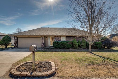 2444 W Swallow St, Springfield, MO, 65810-1332 | Card Image