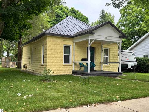 206 W State St, Clare, MI, 48617-1241 | Card Image