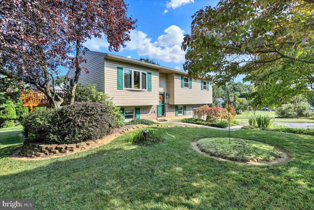 Hillock Ln, Reading, PA 19606