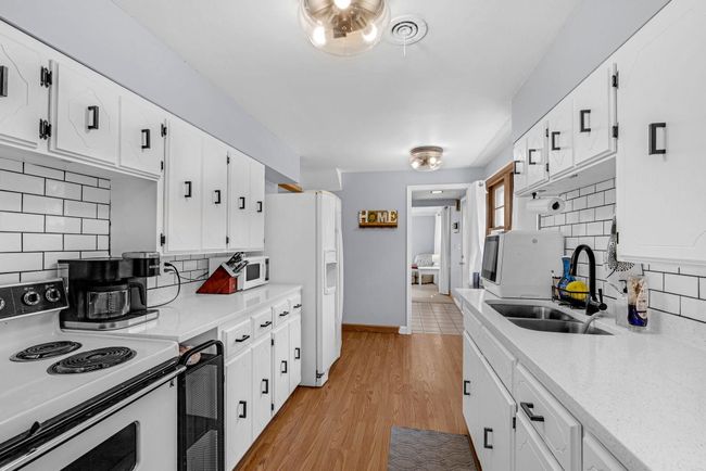 30_11908_James_Rd_Hopkins_MN_55343_USA-Kitchen-HT8A1413.JPG | Image 17