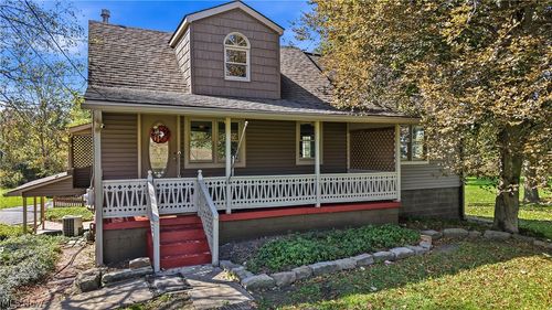 668 Hazelton St, Masury, OH, 44438-1155 | Card Image