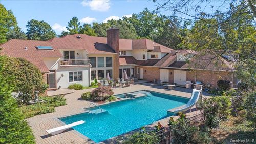 12 Ridge Ct, Glen Head, NY, 11545-2752 | Card Image