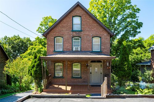 530 Washington Ave, Beacon, NY, 12508-2319 | Card Image