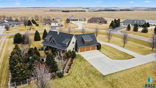 2423 S Serenity Dr, Watertown, SD, 57201-8322 | Card Image