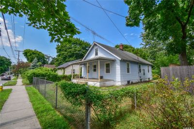 33 Oakland Avenue, House other with 3 bedrooms, 1 bathrooms and null parking in Port Jefferson Station NY | Image 2