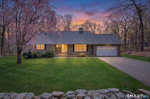 89 Bayne St, Norwalk, CT, 06851-1220 | Card Image