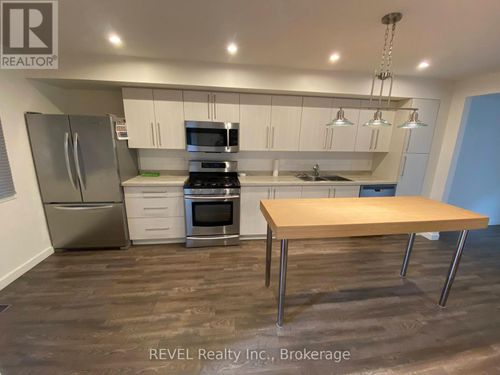 22-5815 Swayze Dr, Niagara Falls, ON, L2J3W3 | Card Image