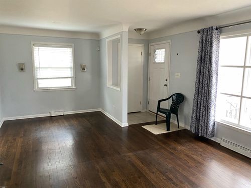 1614 Aline Dr, Grosse Pointe Woods, MI, 48236-1056 | Card Image