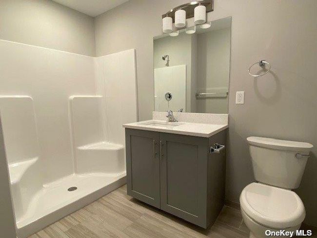 UNIT-6 - 221 Eastview Dr, Condo with 2 bedrooms, 2 bathrooms and 2 parking in Central Islip NY | Image 6