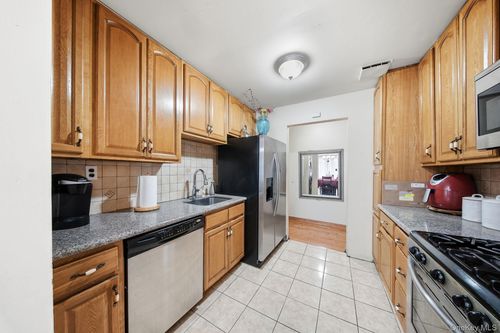 204b-15 Park Ave, Spring Valley, NY, 10977-5442 | Card Image
