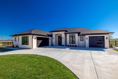 755 Hunter Dr, Lancaster, KY, 40444-8064 | Card Image