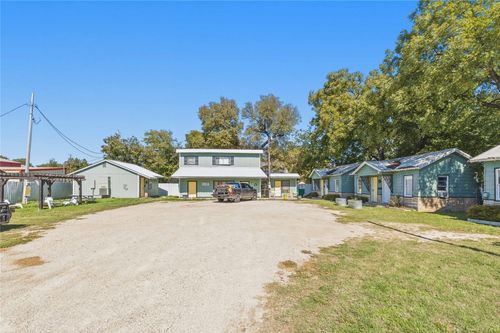 702 W Wallace St, San Saba, TX, 76877-4324 | Card Image