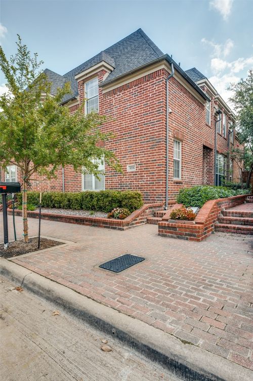 8216 Bridge St, North Richland Hills, TX, 76180-5534 | Card Image