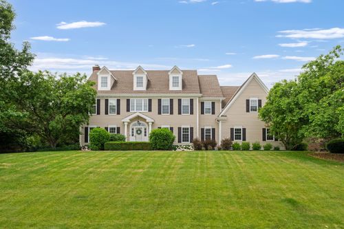 207 E Laurel Cir, Delafield, WI, 53018-1162 | Card Image
