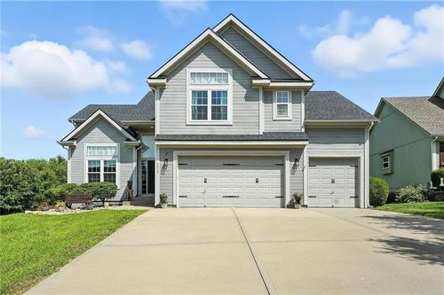 2416 Sw Cabin Camp Ln, Lee's Summit, MO, 64082-4189 | Card Image
