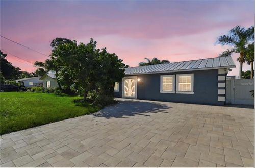 8708 Thornwood Ln, Tampa, FL, 33615-4428 | Card Image