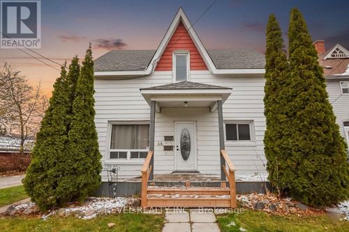 44 Parkside Dr, Barrie, ON, L4N1W9 | Card Image