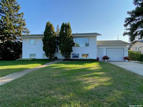 333 7 Ave W, Melville, SK, S0A2P0 | Card Image