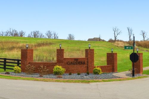 1015 Green Gdn, Lawrenceburg, KY, 40342-9064 | Card Image