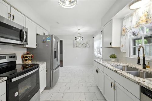 10538 Cleveland Ave, Kansas City, MO, 64137-1622 | Card Image