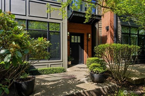 104-10575 Ne 12th Pl, Bellevue, WA, 98004-3698 | Card Image