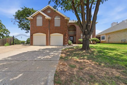 7840 Clover Leaf Dr, North Richland Hills, TX, 76182-7340 | Card Image